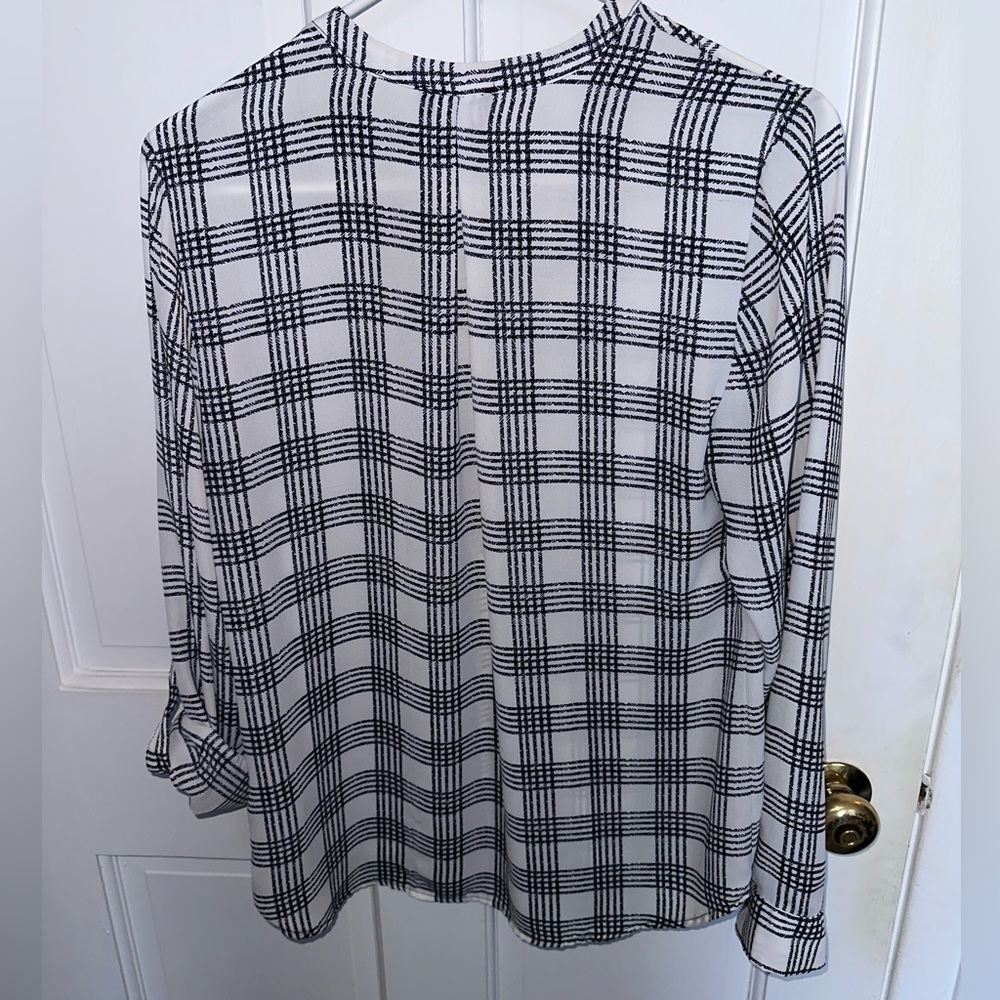 The Limited V-Neck Blouse in black and white - Picture 2 of 3